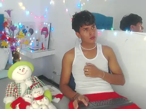 Snapshot of Valentino_Lane chatting on December 2025 01:46:01 PM Valentino Lane online show from December 2025 01:46:01 PM