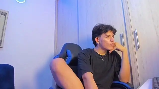 Snapshot of fredd_cs chatting on November 2025 11:30:02 PM fredd cs online show from November 2025 11:30:02 PM