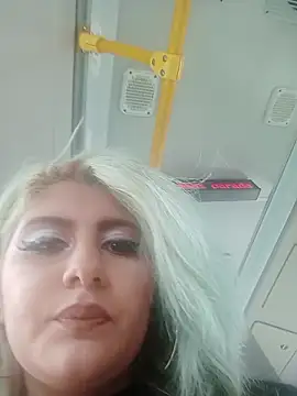 Snapshot of Hollywouldd chatting on November 2025 05:07:01 PM Hollywouldd online show from November 2025 05:07:01 PM