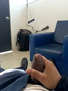 Loquillopajero online show from December 2025 01:17:02 PM