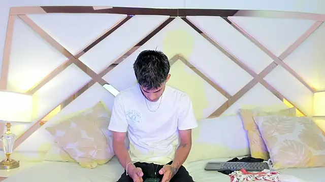 Snapshot of Aitana_valverde chatting on November 2025 07:51:01 PM Aitana valverde online show from November 2025 07:51:01 PM