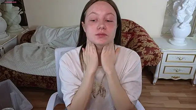 Snapshot of HolyBabyDoll chatting on November 2025 11:43:02 AM HolyBabyDoll online show from November 2025 11:43:02 AM