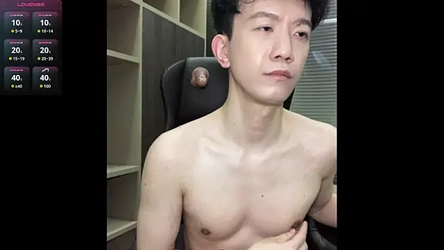 Snapshot of CouplingCry chatting on May 2026 04:03:01 PM CouplingCry online show from May 2026 04:03:01 PM