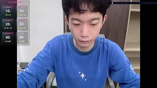 Snapshot of CouplingCry chatting on May 2026 03:47:01 PM CouplingCry online show from May 2026 03:47:01 PM