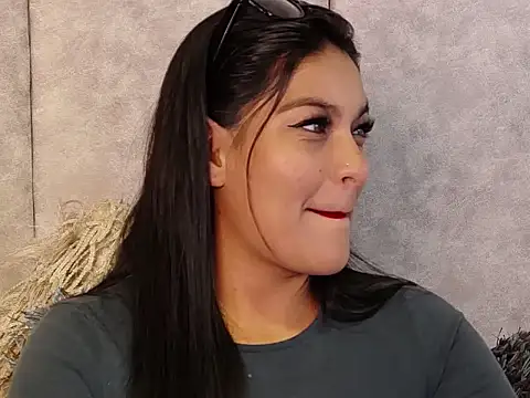 LannyShell online show from November 2025 05:49:02 PM