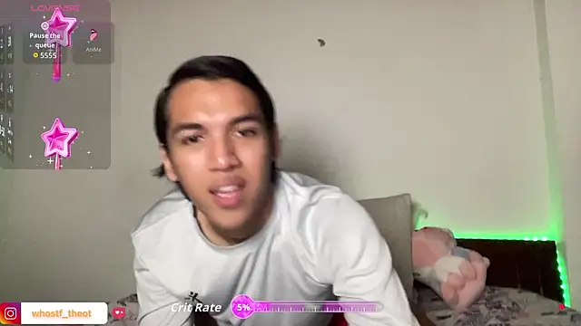 Snapshot of call_me_theo chatting on November 2025 01:04:02 PM call me theo online show from November 2025 01:04:02 PM