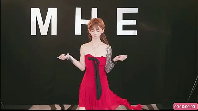 Snapshot of MHe-002 chatting on April 2026 10:11:01 AM MHe-002 online show from April 2026 10:11:01 AM