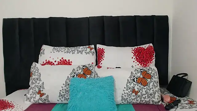 Miss-Berries online show from April 2026 01:19:01 AM