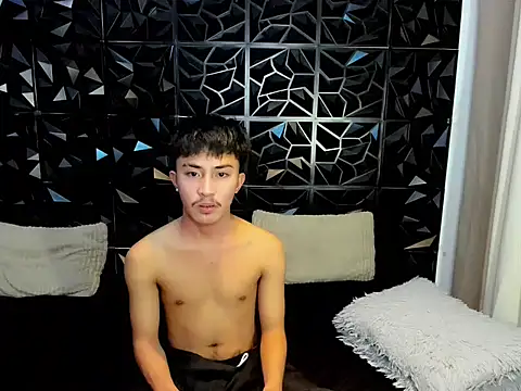 Snapshot of Urloverhardcock chatting on May 2026 05:55:01 AM Urloverhardcock online show from May 2026 05:55:01 AM