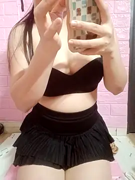 NannanLy2002 online show from December 2025 06:52:01 PM