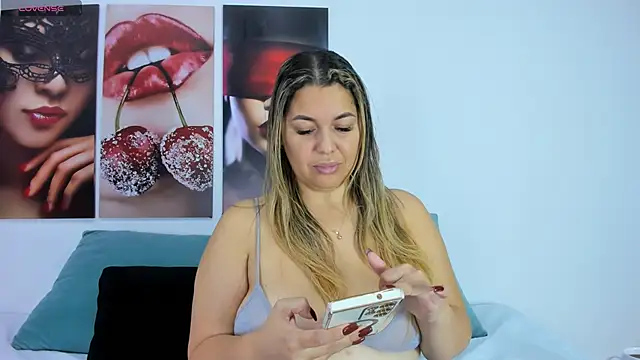 Andhrea Vale online show from November 2025 12:20:01 PM