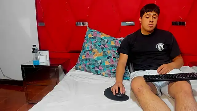 Snapshot of Emmaanddarling chatting on December 2025 03:12:01 PM Emmaanddarling online show from December 2025 03:12:01 PM