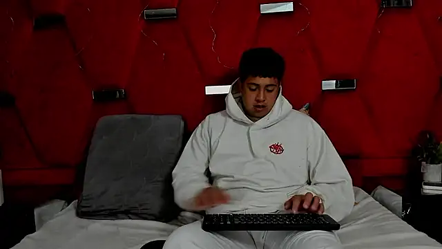 Snapshot of Emmaanddarling chatting on January 2026 02:20:01 PM Emmaanddarling online show from January 2026 02:20:01 PM