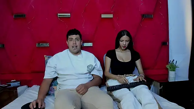 Snapshot of Emmaanddarling chatting on January 2026 02:43:02 PM Emmaanddarling online show from January 2026 02:43:02 PM