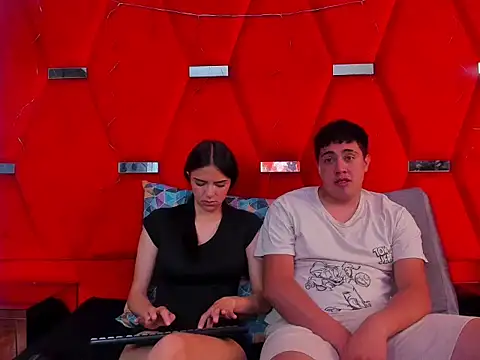 Snapshot of Emmaanddarling chatting on November 2025 12:27:02 PM Emmaanddarling online show from November 2025 12:27:02 PM