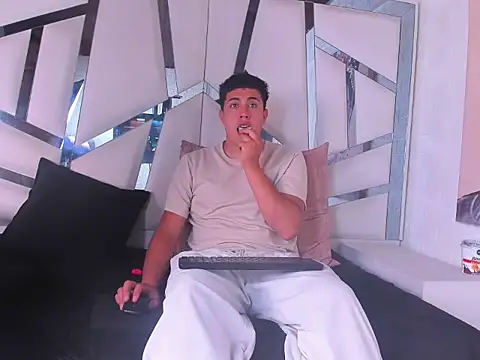 Snapshot of Emmaanddarling chatting on November 2025 04:11:02 PM Emmaanddarling online show from November 2025 04:11:02 PM