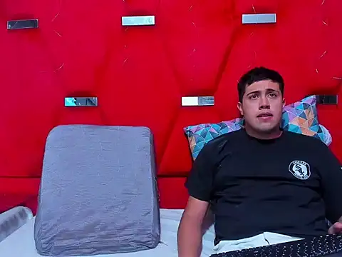 Snapshot of Emmaanddarling chatting on November 2025 12:20:01 PM Emmaanddarling online show from November 2025 12:20:01 PM