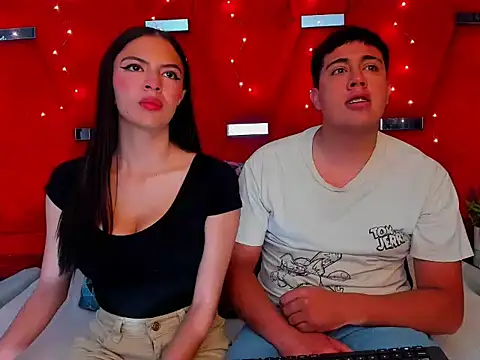 Snapshot of Emmaanddarling chatting on November 2025 12:09:01 PM Emmaanddarling online show from November 2025 12:09:01 PM