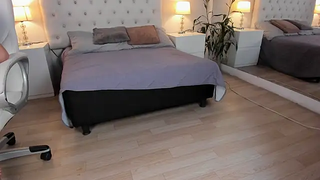 Scarlett Bunny  online show from December 2025 01:06:01 PM