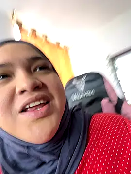 Snapshot of sweetmuslim01 chatting on October 2025 04:52:01 PM sweetmuslim01 online show from October 2025 04:52:01 PM