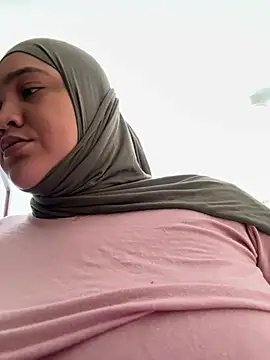 Snapshot of sweetmuslim01 chatting on May 2026 05:06:01 PM sweetmuslim01 online show from May 2026 05:06:01 PM