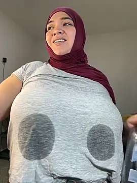 Snapshot of sweetmuslim01 chatting on February 2025 01:55:02 AM sweetmuslim01 online show from February 2025 01:55:02 AM
