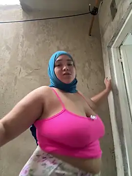 Snapshot of sweetmuslim01 chatting on May 2026 09:14:02 PM sweetmuslim01 online show from May 2026 09:14:02 PM