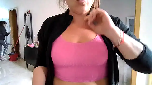 Domiqueen online show from November 2025 10:41:01 AM