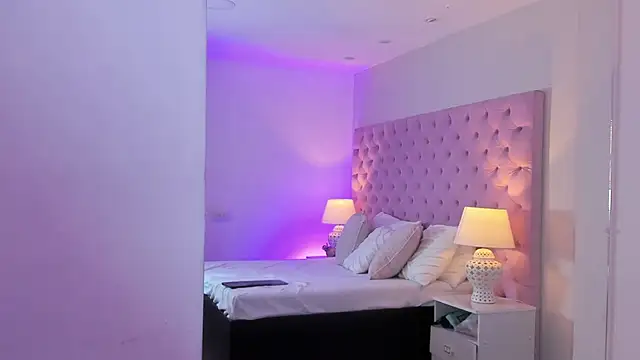 GabyQueens online show from December 2025 08:25:01 PM