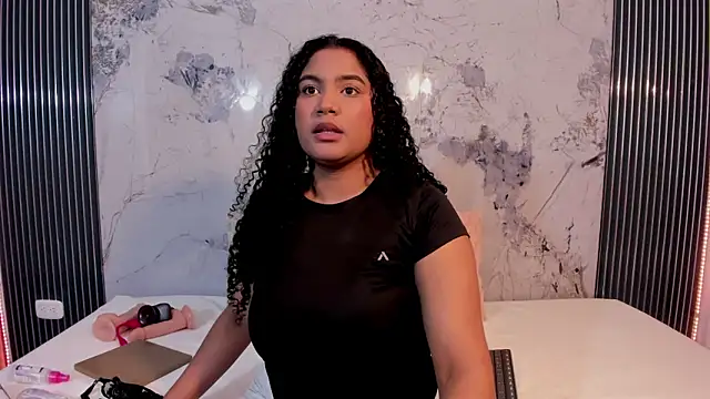 Snapshot of elena_wolff chatting on June 2026 11:32:02 AM elena wolff online show from June 2026 11:32:02 AM