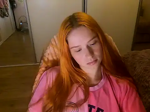 Snapshot of RedheadFairy chatting on November 2025 06:01:01 PM RedheadFairy online show from November 2025 06:01:01 PM