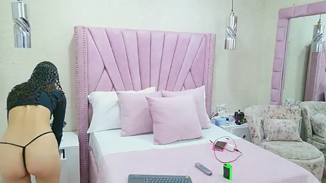 EimySanchez online show from December 2025 07:07:02 PM