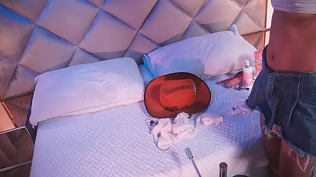 crystal gilton online show from March 2026 07:04:02 PM