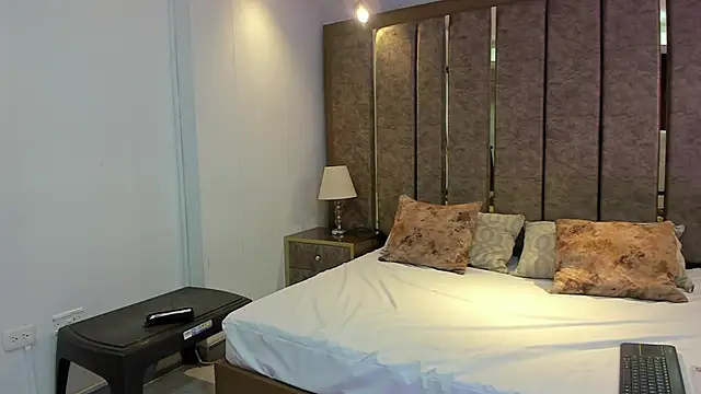 BrendaFernandez  online show from February 2026 02:06:02 PM