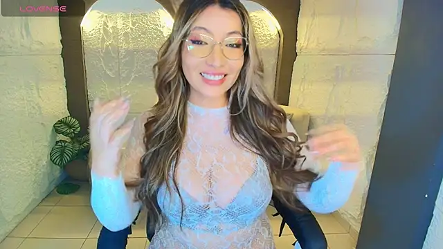 Snapshot of isabella__r chatting on June 2026 01:12:02 PM isabella r online show from June 2026 01:12:02 PM