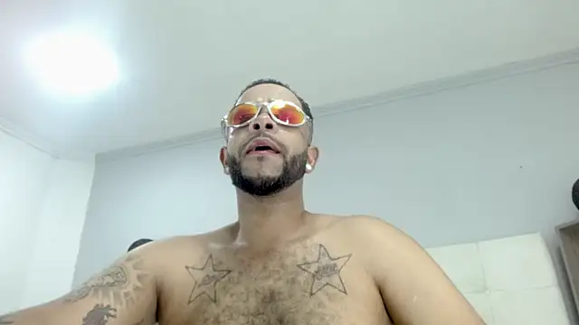 Lukke Smitt online show from November 2025 06:36:02 PM