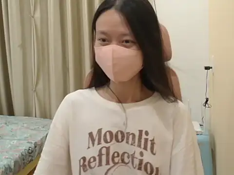 Lil-Cherries online show from January 2026 01:18:01 PM