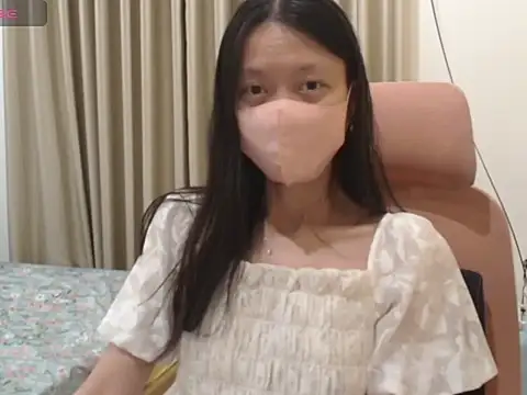 Lil-Cherries online show from November 2025 04:00:01 PM