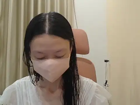 Lil-Cherries online show from April 2026 12:20:01 PM