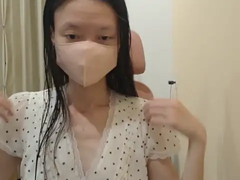 Lil-Cherries online show from February 2026 02:49:01 PM