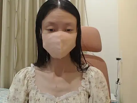 Lil-Cherries online show from April 2026 03:35:02 PM