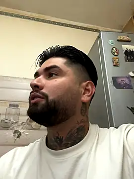 Snapshot of alexandermoris chatting on November 2025 07:07:01 PM alexandermoris online show from November 2025 07:07:01 PM