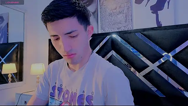 Un Sluttyy online show from April 2026 11:27:01 AM