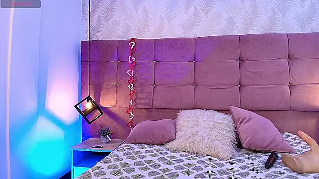 MeganDiamont FG online show from November 2025 08:25:01 PM