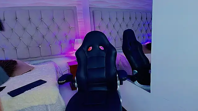 Liathompson FG online show from April 2026 07:48:02 PM