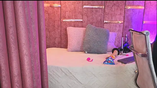 AuroraLanee  online show from January 2026 09:00:02 PM