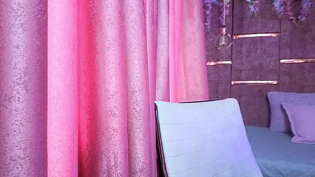 AuroraLanee  online show from November 2025 06:22:01 PM