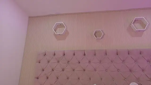 Snapshot of ZarinaWynne chatting on July 2026 01:52:02 PM ZarinaWynne online show from July 2026 01:52:02 PM