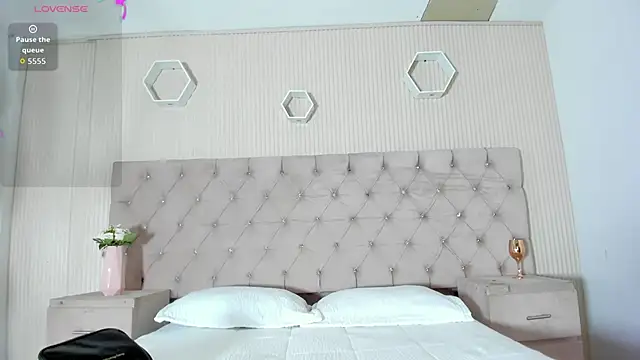 ZarinaWynne online show from May 2026 01:34:02 PM