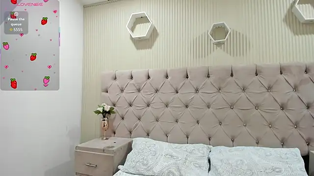 ZarinaWynne online show from June 2026 01:16:01 PM